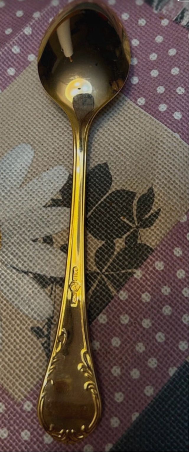 Cuchara bañada en oro