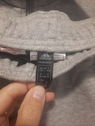 Chándal Adidas Gris con Rayas Negras. Talla 164