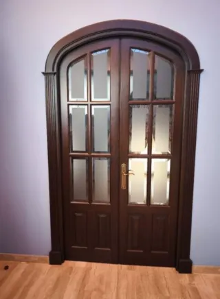 Puerta doble madera maciza con cristales biselados