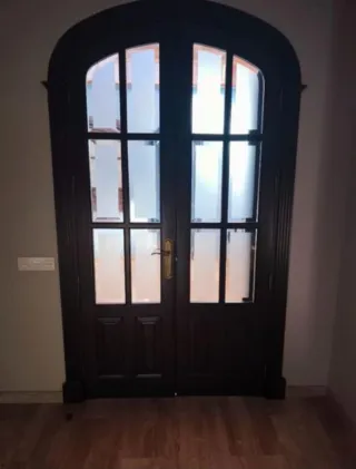 Puerta doble madera maciza con cristales biselados