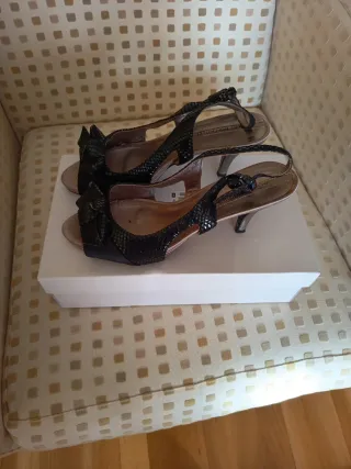 Sandalias fiesta Adolfo Dominguez negras