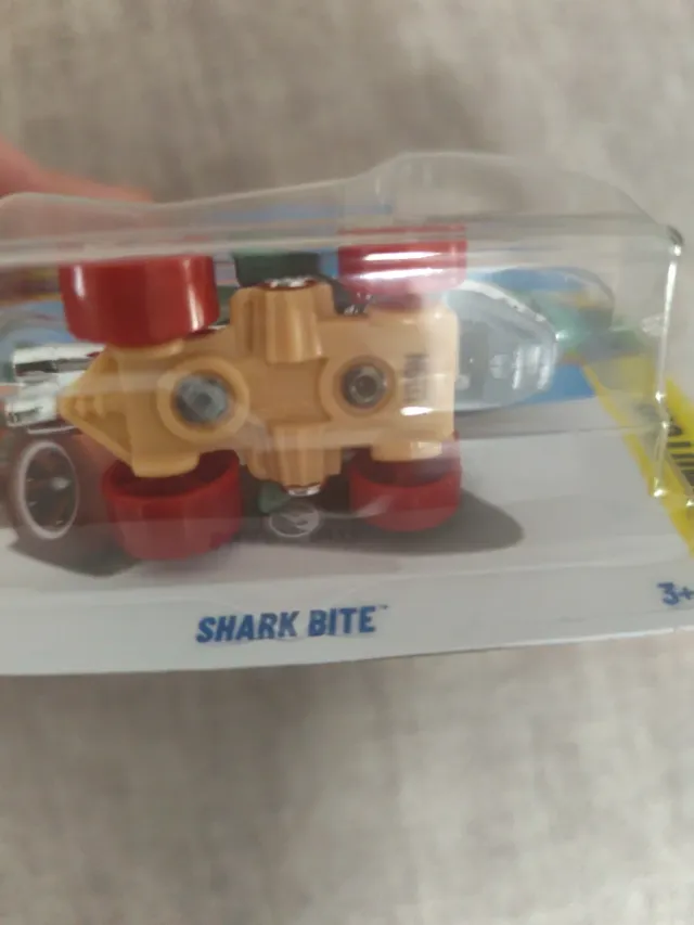 Hotwheels Shark Bite Experi-motors 229/250