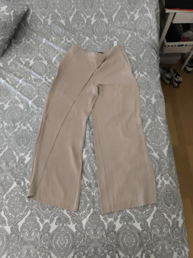 Pantalón Zara ancho beige