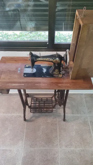 Máquina de coser Singer antigua