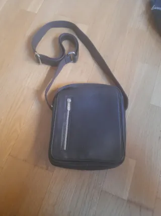 Bolso de cuero marrón