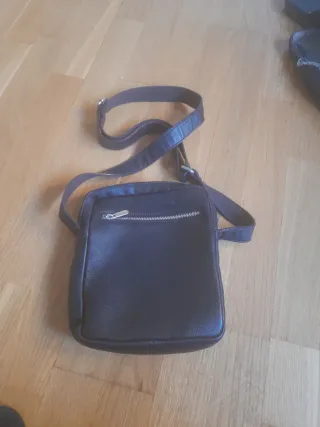 Bolso de cuero marrón