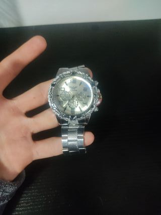 Reloj plateado con pulsera de cadena plateada 