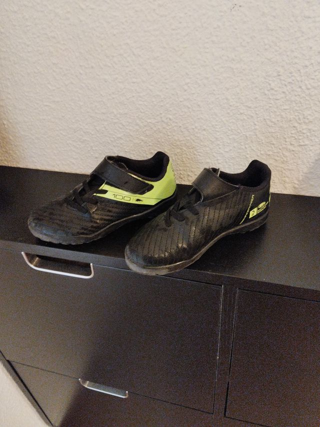 Zapatillas fútbol Kipsta 100 mini tacos
Talla 30