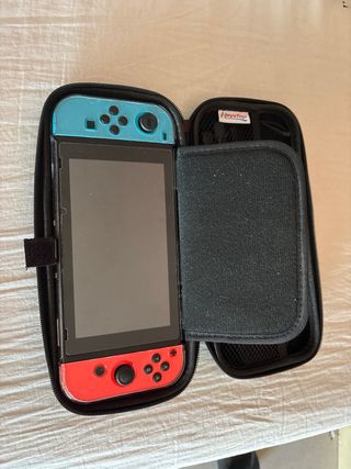 Nintendo Switch con Joy-Cons Azul y Rojo +2 juegos