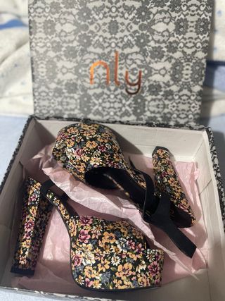 Tacones Nly Multicolor Estampado Floral
