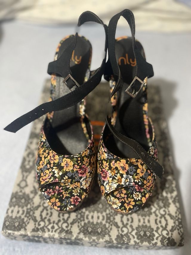 Tacones Nly Multicolor Estampado Floral
