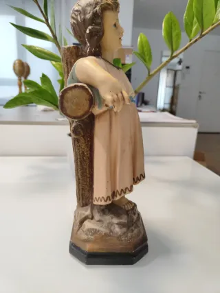 Figura niño Jesús en la cruz tipo Olot.