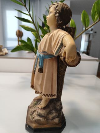 Figura niño Jesús en la cruz tipo Olot.