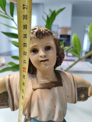 Figura niño Jesús en la cruz tipo Olot.