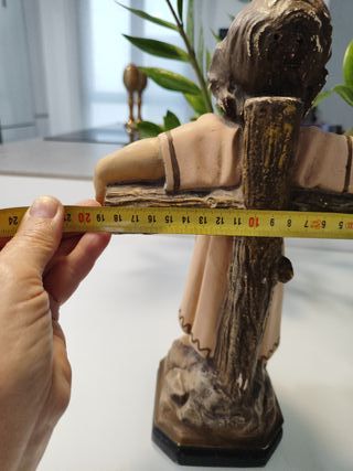 Figura niño Jesús en la cruz tipo Olot.