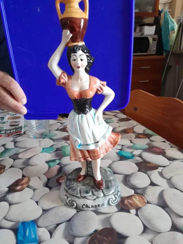 Statuina donna Calabria ceramica