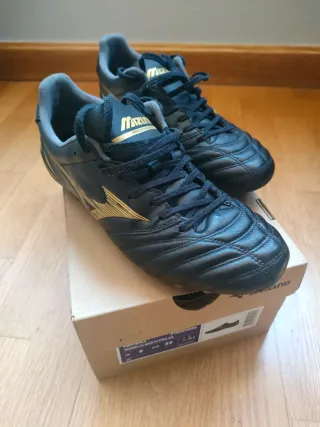 Botas de fútbol Mizuno césped artificial 