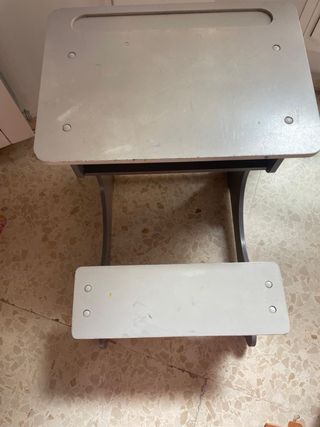 Pupitre infantil de madera