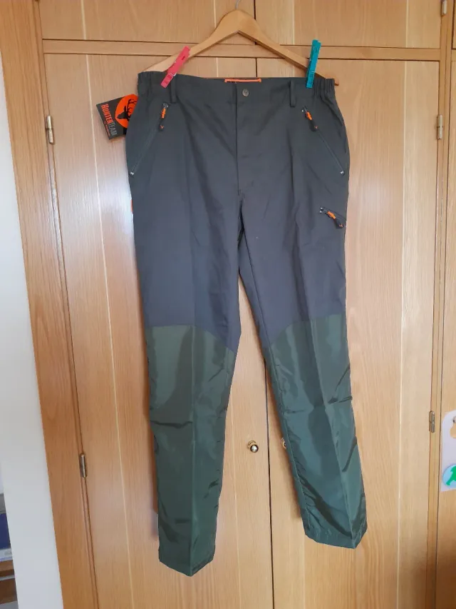 Pantalón de caza resistente