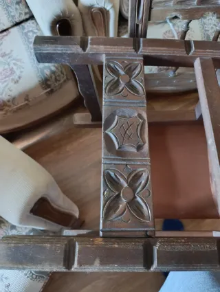 Sedie rustiche in pelle e legno