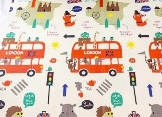 Alfombra infantil y de bebé con diseño de ciudad.