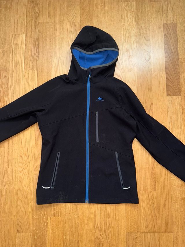 Cazadora Quechua Negra con Capucha