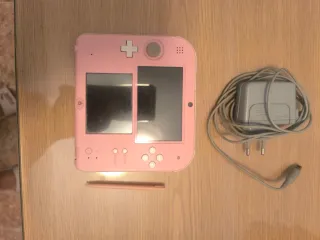 Nintendo 2DS rosa + caricabatterie 