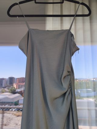 Vestido Zara satinado verde