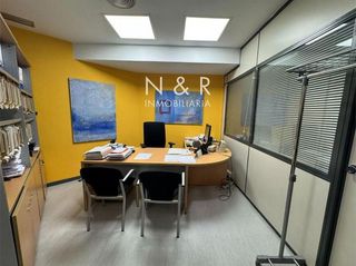 Local comercial en alquiler en Ensanche - Sar en Santiago de Compostela