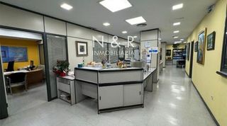 Local comercial en alquiler en Ensanche - Sar en Santiago de Compostela