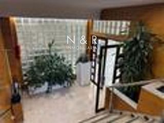 Local comercial en alquiler en Ensanche - Sar en Santiago de Compostela