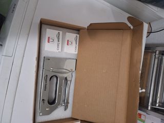 Grapadora Amazon Basics Metálica