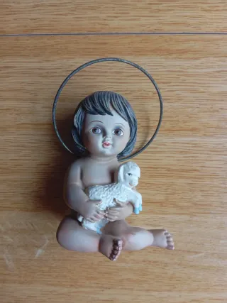 Figura religiosa niño con cordero