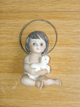 Figura religiosa niño con cordero