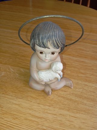 Figura religiosa niño con cordero