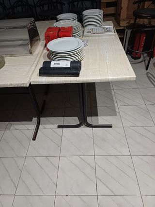 Mesa de comedor/restaurante madera clara,tengo 10