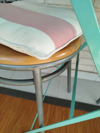 Mesa y 2 Sillas Metálicas