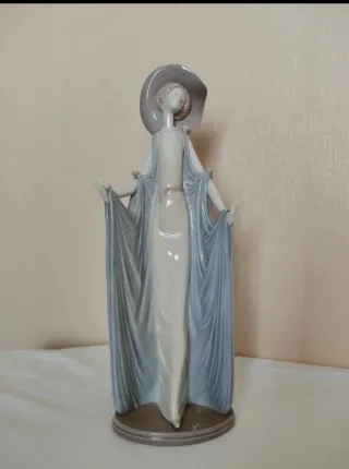 Lladró "Dama de Montecarlo".Figura.