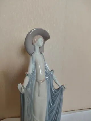 Lladró "Dama de Montecarlo".Figura.