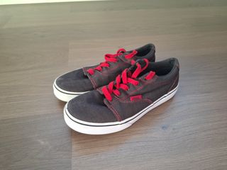 Zapatillas Vans chico negras y rojas