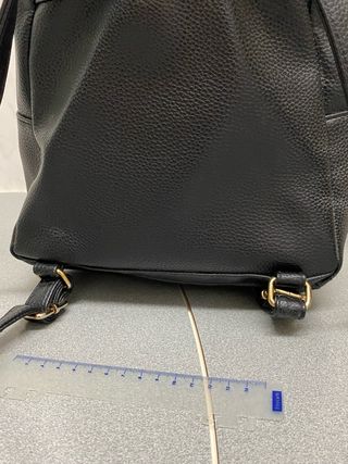 Mochila negra pequeña