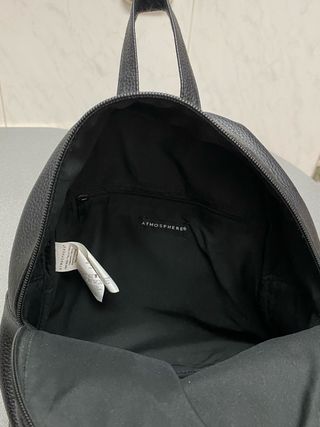 Mochila negra pequeña