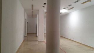 Local comercial en alquiler en Ensanche en Pamplona