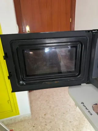 Microondas Mandine Negro 20L