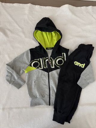 Completo felpa e pantaloni bimbo 4 anni