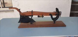 Charrua Decorativa Antiga Madeira e Metal