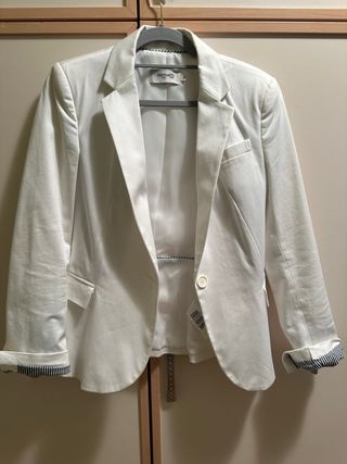 Americana blanca Talla M/38
con forro rayas azules