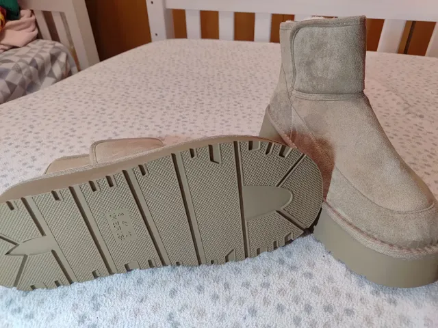 Botas Gris Talla 41 SIN USAR NUEVAS