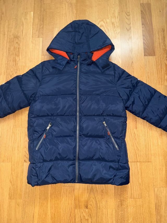 Cazadora de invierno azul suave y calentita