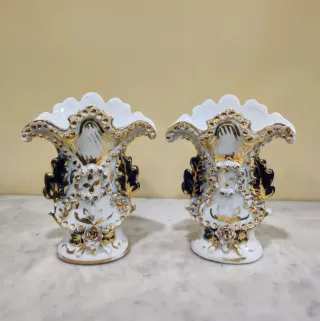 Pareja jarrones antiguos blancos y dorados